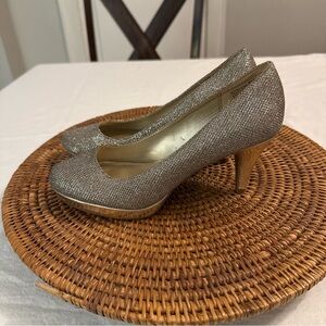 Bandolino Shimmering‎ Silver Gold Heels